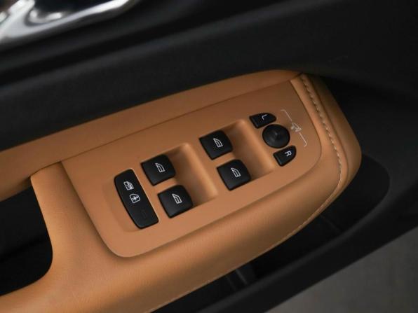 Volvo XC60 II Рестайлинг с пробегом 2021 года, цена 4 107 055 рублей, 47226 км, внедорожник, Автокод Объявления