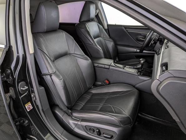 Lexus ES VII с пробегом 2018 года, цена 2 800 000 рублей, 227838 км, седан, Автокод Объявления