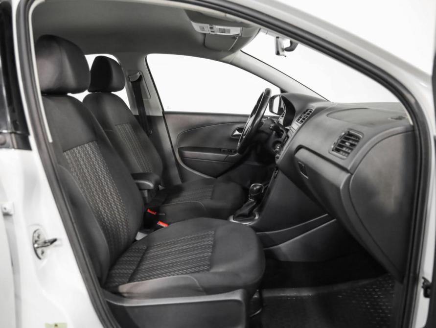 Volkswagen Polo V Рестайлинг Санкт-Петербург  - изображение 18