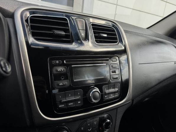 Renault Sandero II с пробегом 2015 года, цена 960 000 рублей, 98800 км, хэтчбек, Автокод Объявления