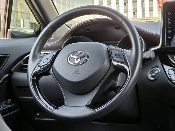 Toyota C-HR I с пробегом 2019 года, цена 2 420 000 рублей, 48402 км, внедорожник, Автокод Объявления