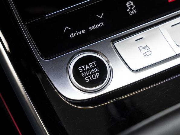Audi A8 IV (D5) с пробегом 2022 года, цена 7 659 000 рублей, 86834 км, седан, Автокод Объявления