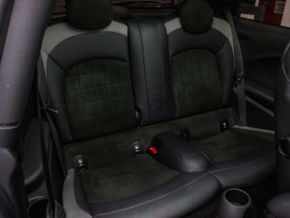 Mini Hatch III (F55/F56) Рестайлинг с пробегом 2020 года, цена 2 775 000 рублей, 79861 км, хэтчбек, Автокод Объявления