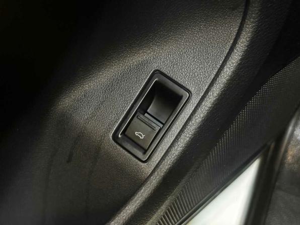 Volkswagen Jetta VI Рестайлинг с пробегом 2018 года, цена 1 640 000 рублей, 46993 км, седан, Автокод Объявления