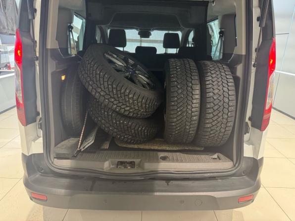 Ford Tourneo Connect II Рестайлинг с пробегом 2020 года, цена 1 999 000 рублей, 143000 км, компактвэн, Автокод Объявления