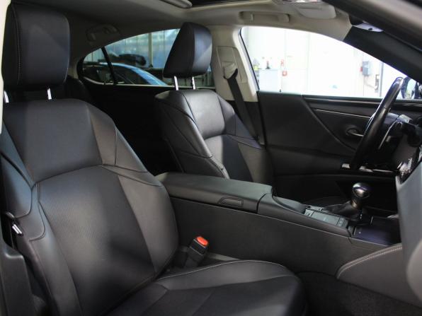 Lexus ES VII Рестайлинг с пробегом 2022 года, цена 4 495 000 рублей, 65000 км, седан, Автокод Объявления