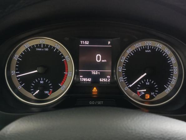 Skoda Rapid I с пробегом 2016 года, цена 950 000 рублей, 178540 км, лифтбек, Автокод Объявления