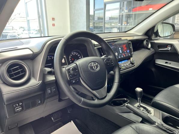 Toyota RAV4 IV (XA40) Рестайлинг с пробегом 2017 года, цена 2 250 000 рублей, 171000 км, внедорожник, Автокод Объявления