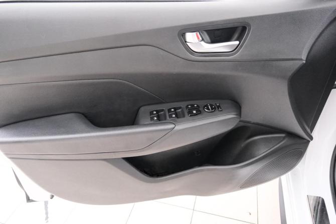 Hyundai Solaris II Рестайлинг с пробегом 2024 года, цена 2 249 000 рублей, 18589 км, седан, Автокод Объявления