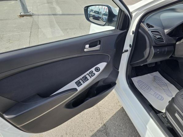 Hyundai Solaris I Рестайлинг с пробегом 2015 года, цена 1 049 995 рублей, 130804 км, хэтчбек, Автокод Объявления