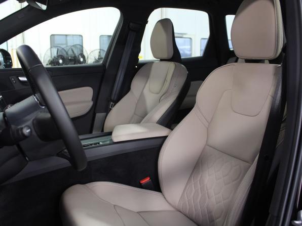 Volvo XC60 II Рестайлинг 2 с пробегом 2025 года, цена 6 050 000 рублей, 20 км, внедорожник, Автокод Объявления
