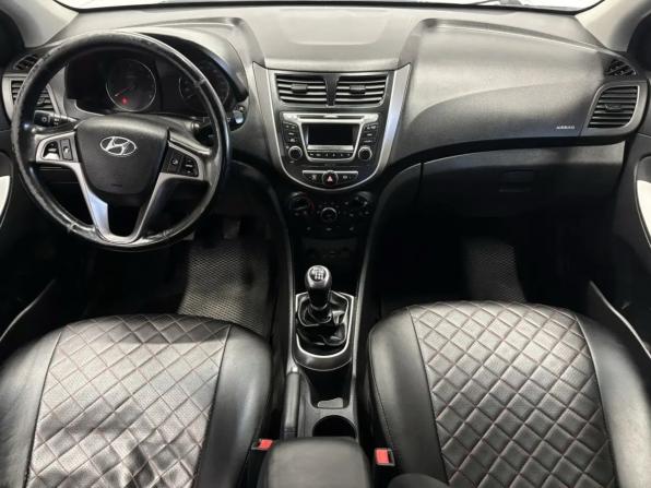 Hyundai Solaris I Рестайлинг с пробегом 2015 года, цена 777 000 рублей, 214791 км, седан, Автокод Объявления