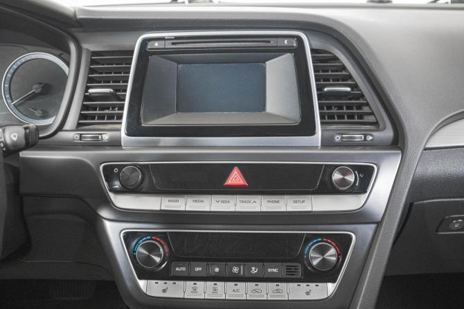 Hyundai Sonata VII (LF) Рестайлинг с пробегом 2018 года, цена 1 449 000 рублей, 175000 км, седан, Автокод Объявления