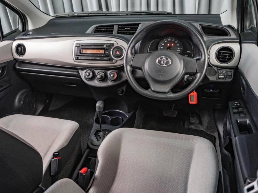 Toyota Vitz III (XP130) Тюмень  - изображение 6