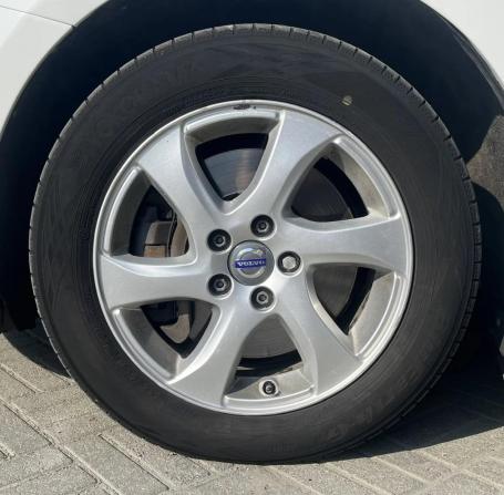 Volvo V40 II с пробегом 2013 года, цена 850 000 рублей, 328000 км, хэтчбек, Автокод Объявления