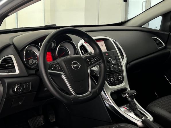 Opel Astra J Рестайлинг с пробегом 2014 года, цена 900 000 рублей, 151300 км, хэтчбек, Автокод Объявления