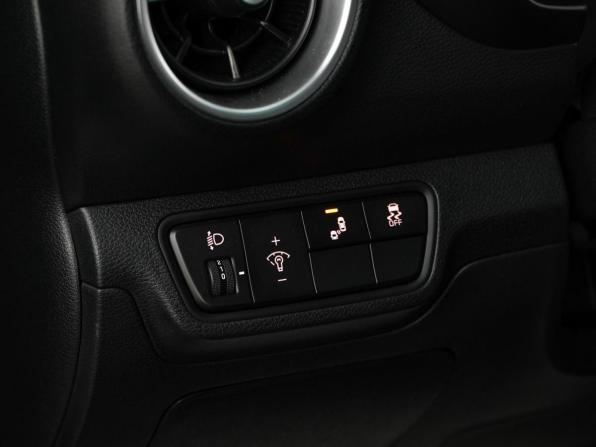 Kia K3 II Рестайлинг с пробегом 2022 года, цена 2 977 077 рублей, 41011 км, хэтчбек, Автокод Объявления