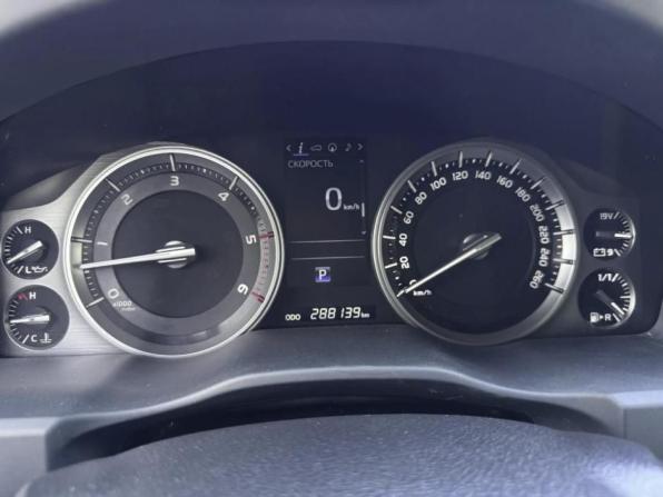 Toyota Land Cruiser 200 Series Рестайлинг 2 с пробегом 2018 года, цена 4 940 000 рублей, 288134 км, внедорожник, Автокод Объявления