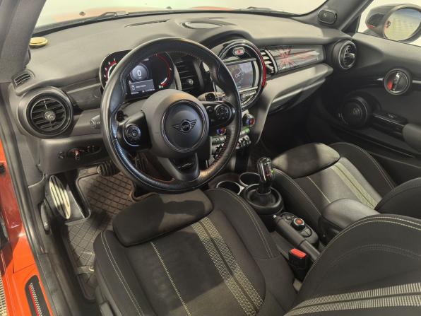 Mini Hatch III (F55/F56) Рестайлинг с пробегом 2021 года, цена 3 399 000 рублей, 66563 км, хэтчбек, Автокод Объявления