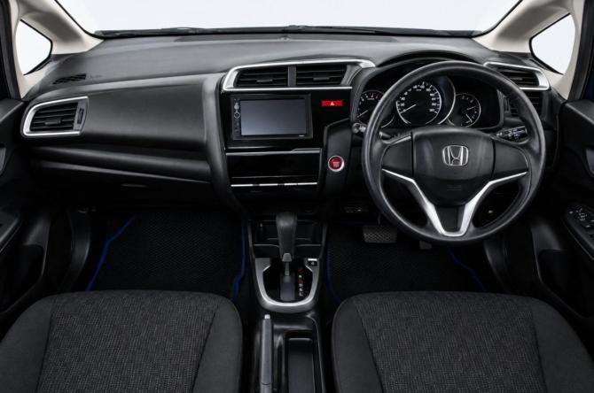 Honda Fit III Рестайлинг с пробегом 2016 года, цена 999 000 рублей, 117000 км, хэтчбек, Автокод Объявления