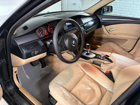 BMW 5 серии V (E60/E61) Рестайлинг с пробегом 2009 года, цена 950 000 рублей, 233615 км, седан, Автокод Объявления
