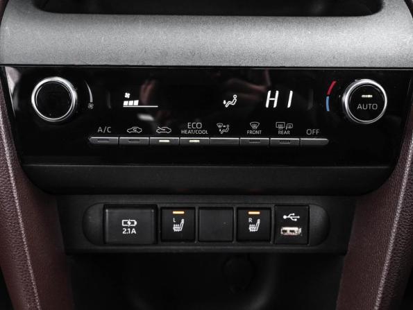 Toyota Yaris Cross с пробегом 2022 года, цена 2 389 000 рублей, 49285 км, внедорожник, Автокод Объявления