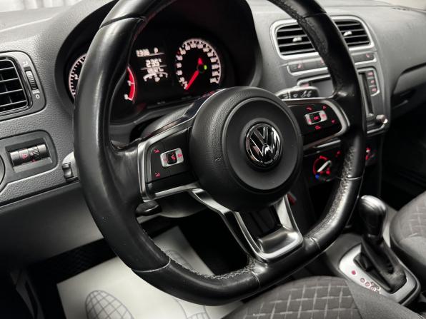 Volkswagen Polo V Рестайлинг с пробегом 2019 года, цена 1 220 000 рублей, 126327 км, седан, Автокод Объявления