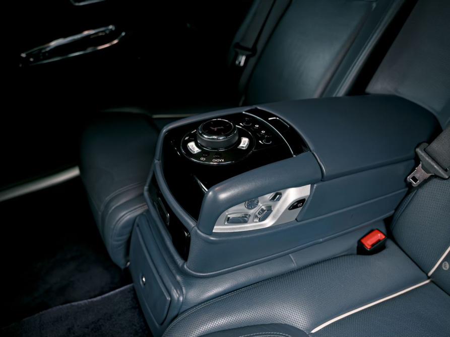 Rolls-Royce Ghost I Рестайлинг (Series II) Ростов-на-Дону  - изображение 24