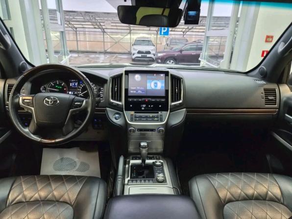 Toyota Land Cruiser 200 Series Рестайлинг 2 с пробегом 2017 года, цена 6 000 000 рублей, 104960 км, внедорожник, Автокод Объявления