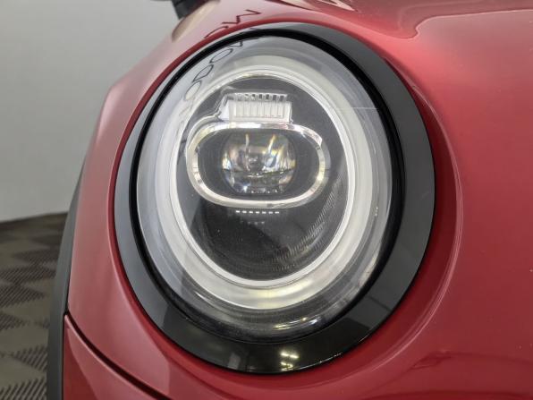 Mini Hatch III (F55/F56) Рестайлинг с пробегом 2019 года, цена 1 500 000 рублей, 150950 км, хэтчбек, Автокод Объявления