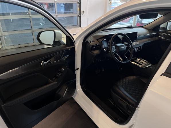Haval Jolion I с пробегом 2023 года, цена 2 275 000 рублей, 53185 км, внедорожник, Автокод Объявления
