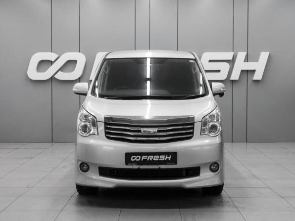Toyota Noah II (R70) с пробегом 2010 года, цена 1 050 000 рублей, 187166 км, минивэн, Автокод Объявления