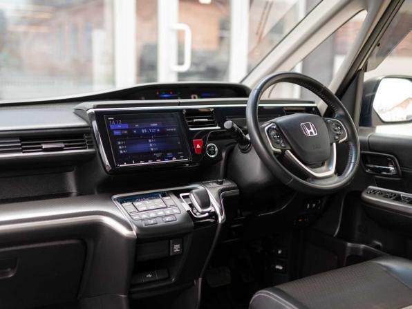 Honda Stepwgn V Рестайлинг с пробегом 2019 года, цена 2 600 000 рублей, 84653 км, минивэн, Автокод Объявления