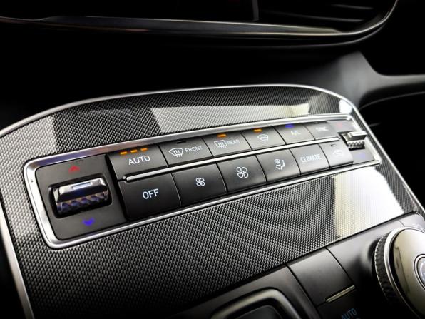 Hyundai Santa Fe IV Рестайлинг с пробегом 2022 года, цена 3 300 000 рублей, 105466 км, внедорожник, Автокод Объявления