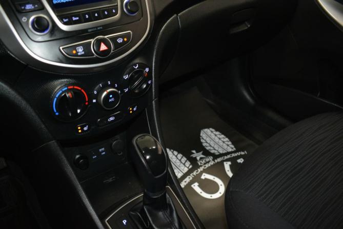 Hyundai Solaris I Рестайлинг с пробегом 2015 года, цена 989 000 рублей, 196000 км, седан, Автокод Объявления