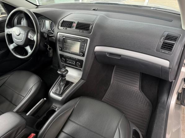 Skoda Octavia II (A5) Рестайлинг с пробегом 2013 года, цена 799 000 рублей, 244000 км, лифтбек, Автокод Объявления
