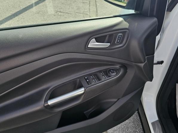 Ford Kuga II Рестайлинг с пробегом 2017 года, цена 1 599 995 рублей, 123352 км, внедорожник, Автокод Объявления