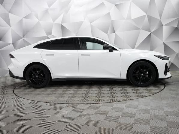 Changan UNI-V I с пробегом 2024 года, цена 2 433 000 рублей, 28195 км, лифтбек, Автокод Объявления