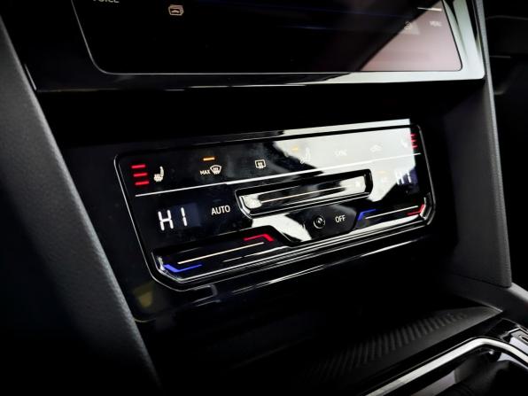 Volkswagen Passat B8 Рестайлинг с пробегом 2021 года, цена 2 599 000 рублей, 90268 км, седан, Автокод Объявления
