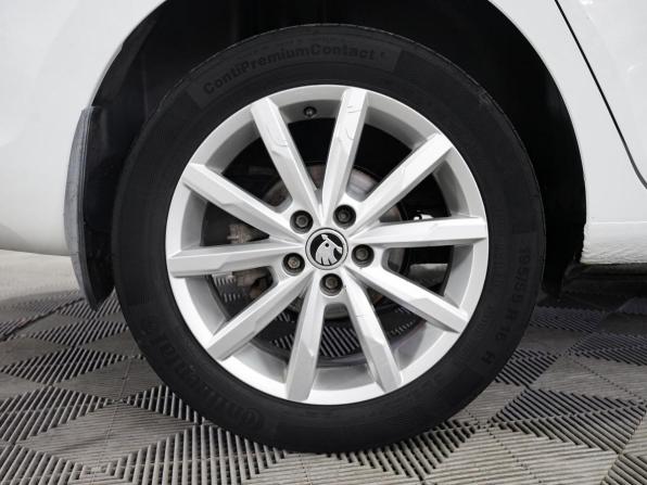 Skoda Rapid I Рестайлинг с пробегом 2019 года, цена 1 421 000 рублей, 117000 км, лифтбек, Автокод Объявления