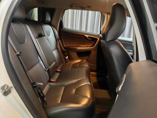 Volvo XC60 I Рестайлинг с пробегом 2016 года, цена 2 288 000 рублей, 155325 км, внедорожник, Автокод Объявления