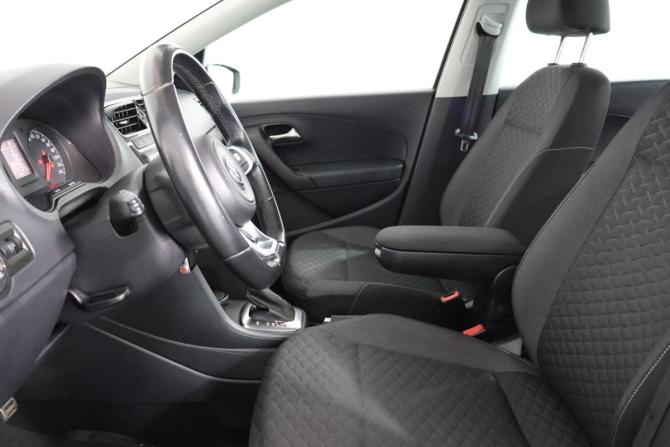 Volkswagen Polo V Рестайлинг с пробегом 2018 года, цена 1 349 000 рублей, 86700 км, седан, Автокод Объявления