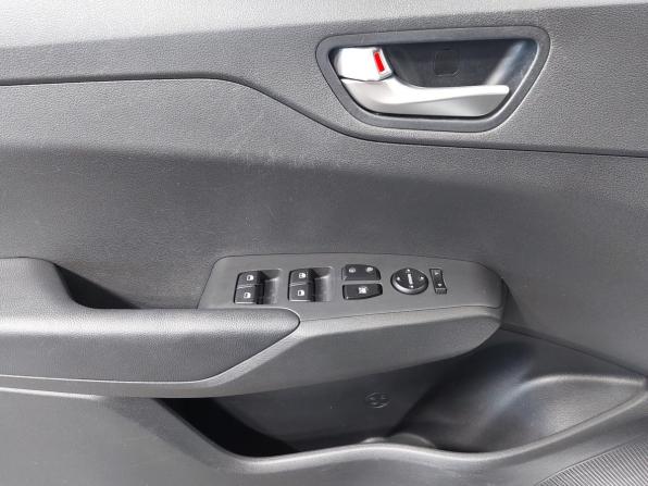 Hyundai Solaris II Рестайлинг с пробегом 2021 года, цена 1 399 000 рублей, 118525 км, седан, Автокод Объявления