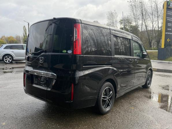 Honda Stepwgn V Рестайлинг с пробегом 2019 года, цена 2 050 000 рублей, 105729 км, минивэн, Автокод Объявления