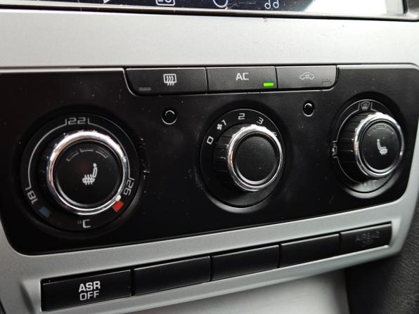 Skoda Octavia II (A5) Рестайлинг с пробегом 2009 года, цена 634 000 рублей, 266500 км, лифтбек, Автокод Объявления