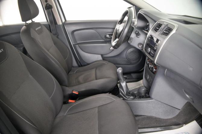 Renault Logan II Рестайлинг с пробегом 2019 года, цена 1 299 000 рублей, 174258 км, седан, Автокод Объявления