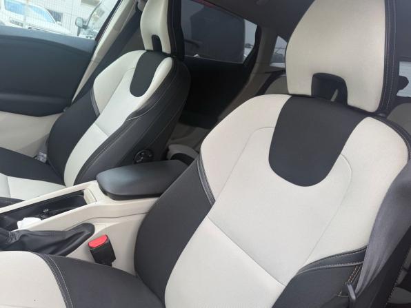 Volvo V40 Cross Country I с пробегом 2014 года, цена 899 000 рублей, 300000 км, хэтчбек, Автокод Объявления