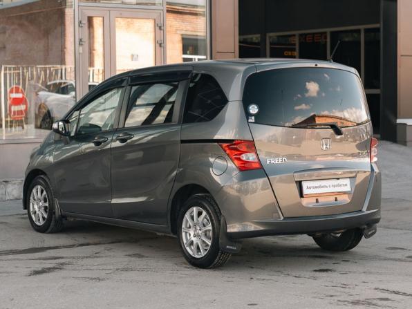 Honda Freed I с пробегом 2009 года, цена 800 000 рублей, 210308 км, компактвэн, Автокод Объявления