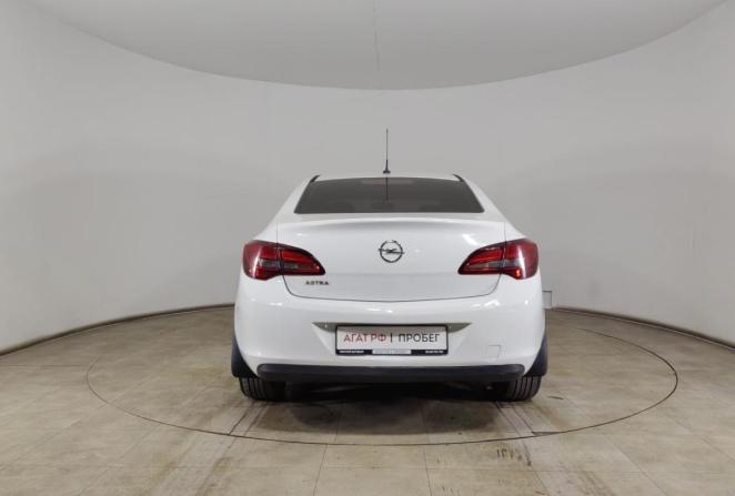 Opel Astra H Рестайлинг с пробегом 2013 года, цена 599 000 рублей, 170351 км, седан, Автокод Объявления