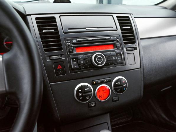 Nissan Tiida I Рестайлинг с пробегом 2012 года, цена 729 000 рублей, 189166 км, хэтчбек, Автокод Объявления